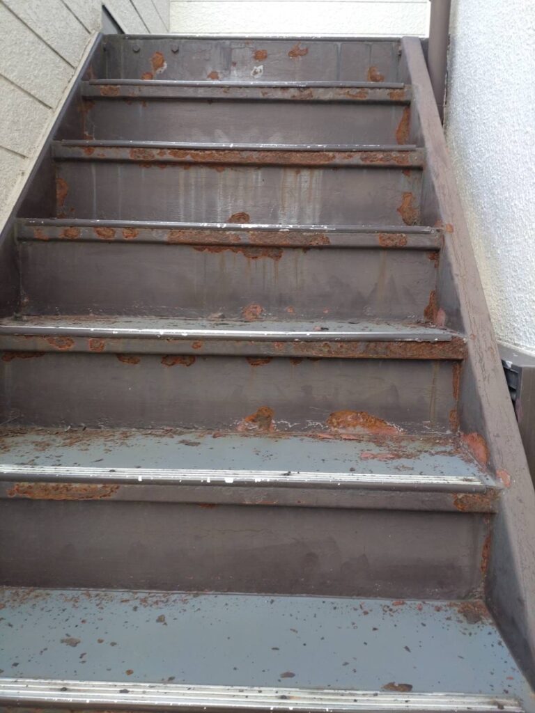 千葉県市川市　アパート共用部階段の塗装工事
